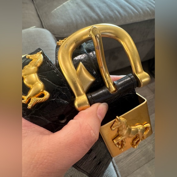 Streets Ahead Black and Gold Horse Belt - Picture 11 of 16